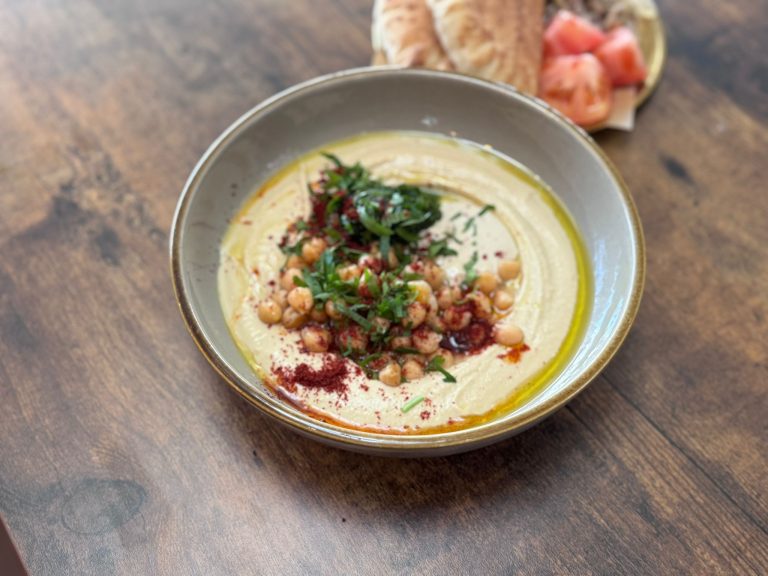 Hummus plate